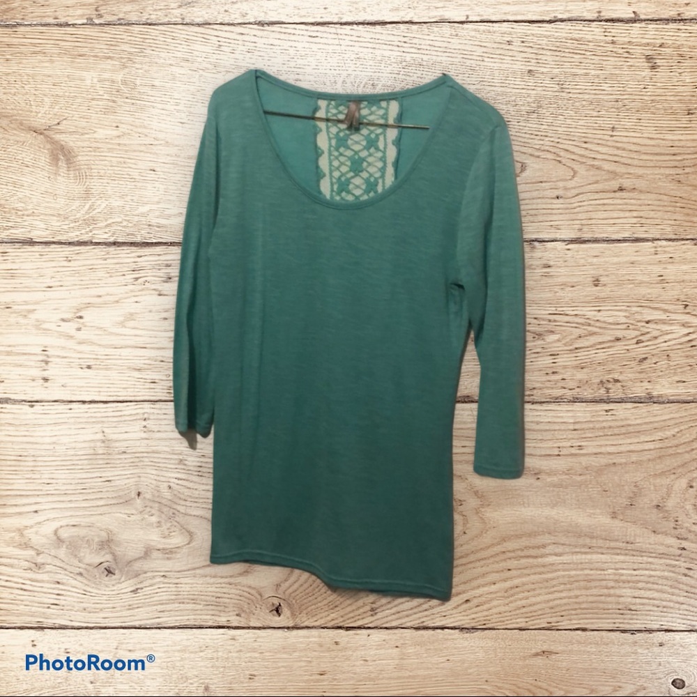 3/4 sleeve women’s Vanity top. Size M